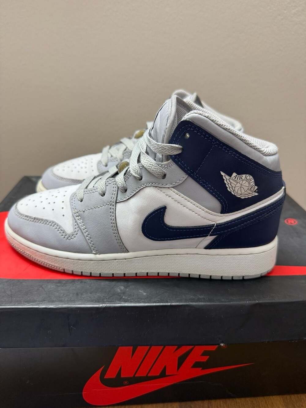 Jordan 1 Mid GS Wolf Grey Midnight Navy